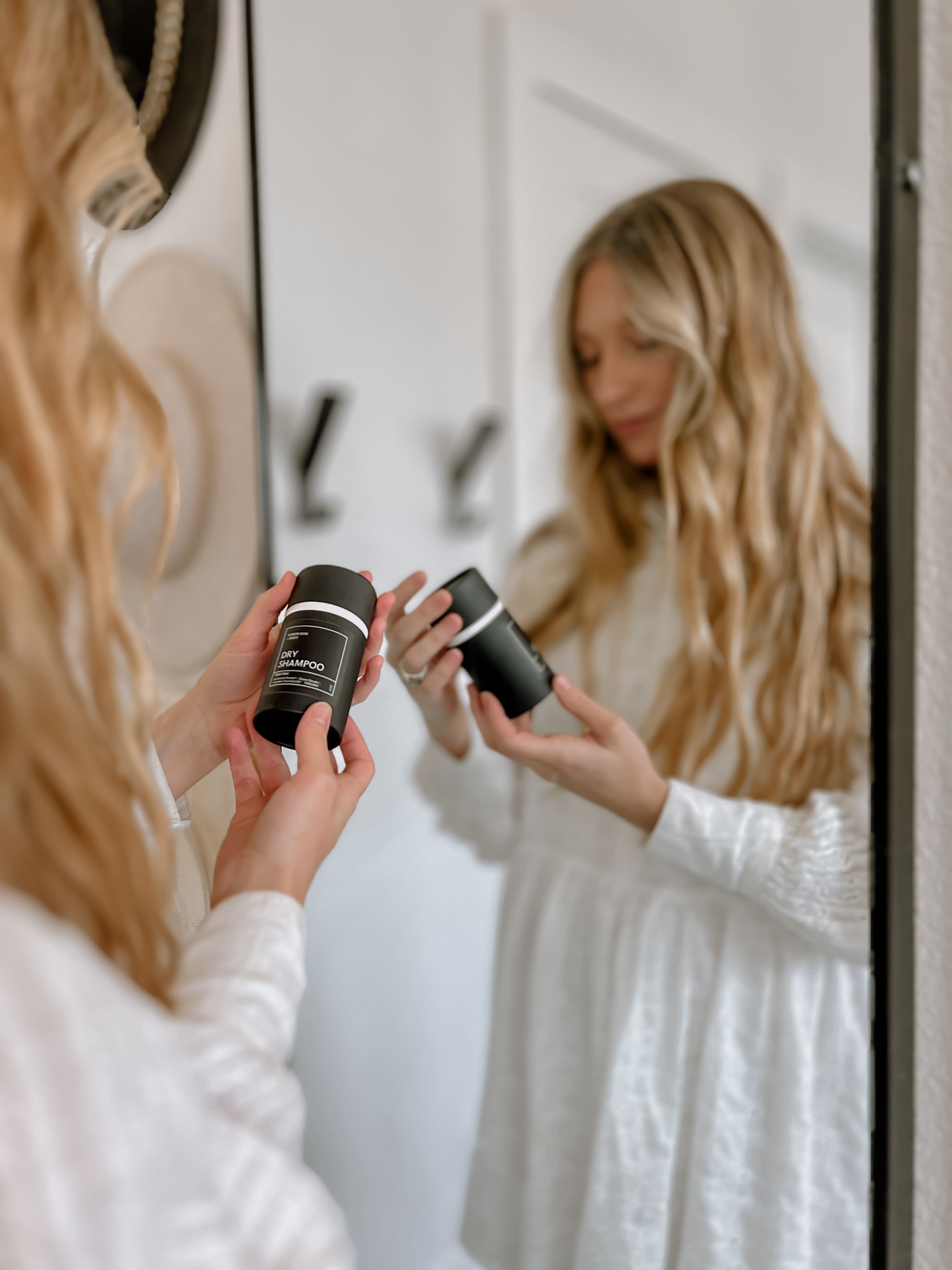 dry shampoo being used